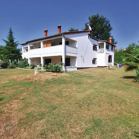 Apartment Hrastova V