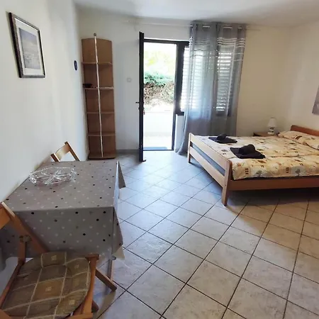 Apartment Hrastova V *