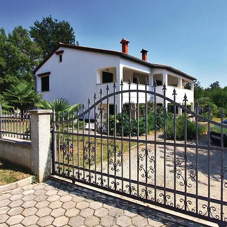 Hrastova V